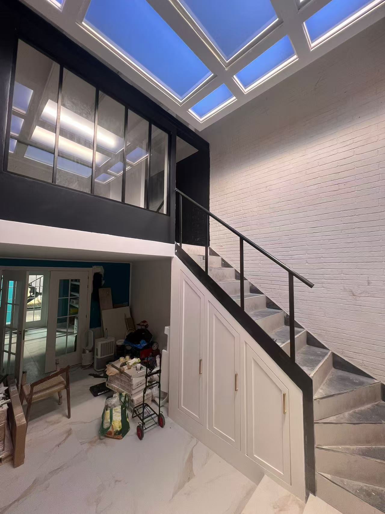 Ultimi blog aziendali su How Artificial Skylights Transform Windowless Indoor Spaces