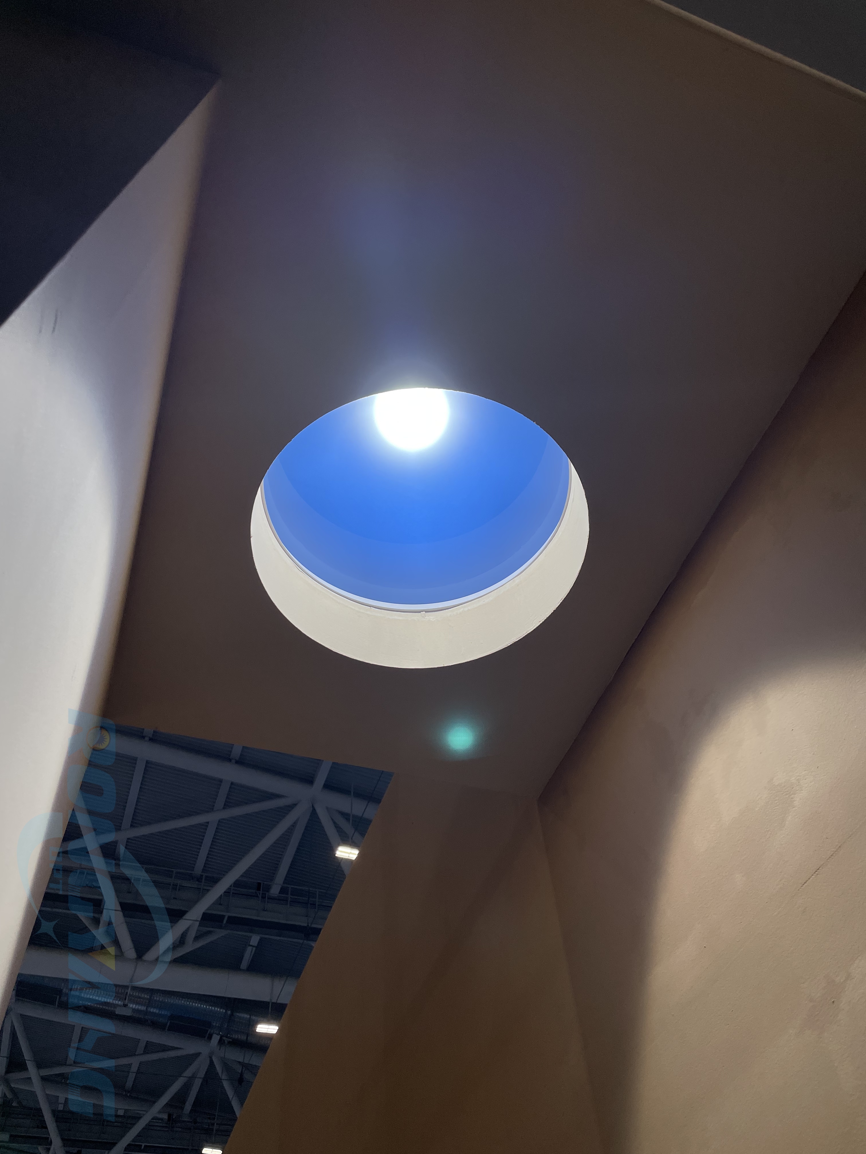 Ultimi blog aziendali su Key Factors to Consider Before Choosing an Artificial Skylight