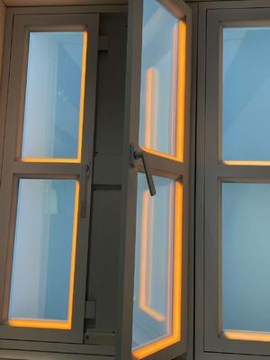 Installazione incorporata Fake Window Light con illuminazione del ritmo circadiano e simulazione della luce diurna per sale conferenze
