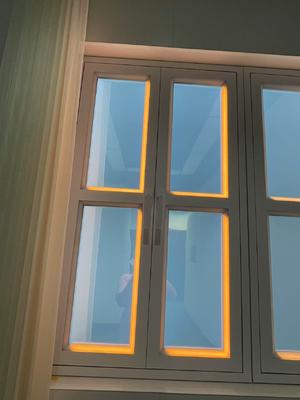 Luce Finestra Finta Intelligente CRI 95 Montabile a Parete L1332*W781*H66mm Controllata da App e Telecomando per un'Atmosfera Naturale